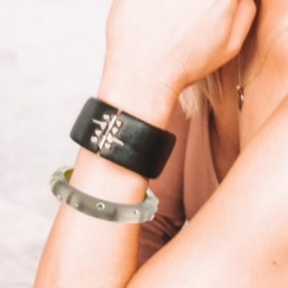 Alexis Bittar White Silver studded Lucite bracelet - Picture 2 of 9